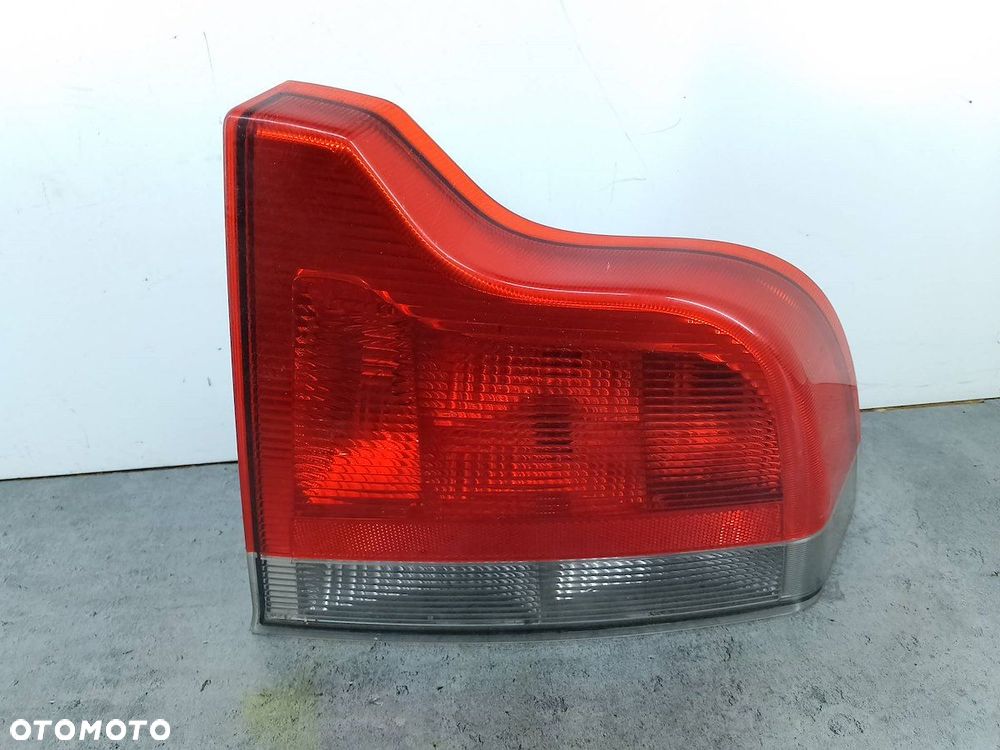 LAMPA TYLNA PRAWA VOLVO S60 ( 00-10 ) 8664080  8664082 - 1