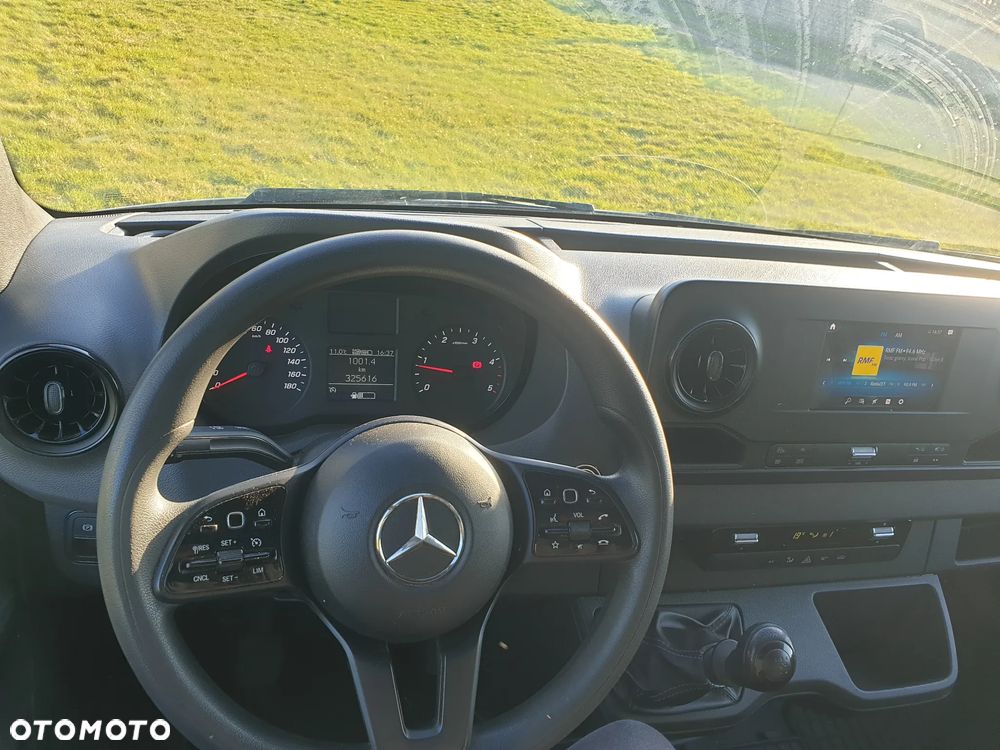 Mercedes-Benz Sprinter - 13