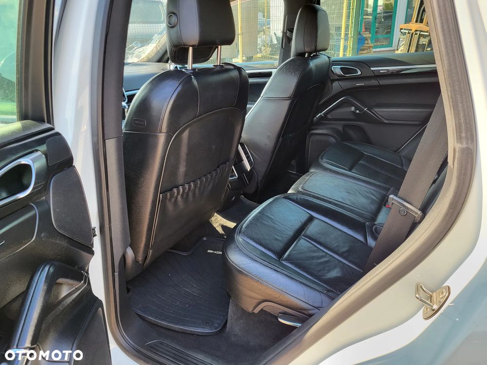 Porsche Cayenne Platinum Edition - 32