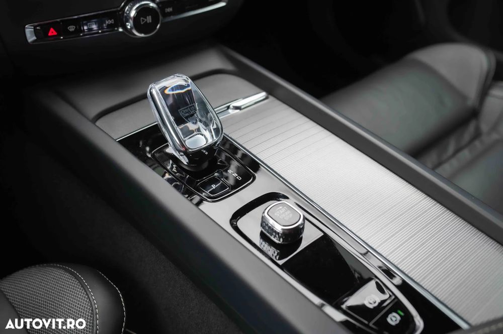 Volvo V60 B4 MHEV AT Ultimate Dark - 36