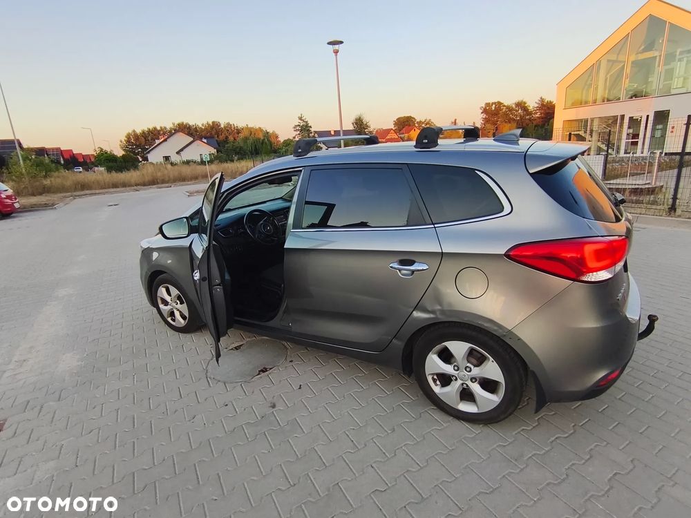 Kia Carens 1.7 CRDi L DCT - 12