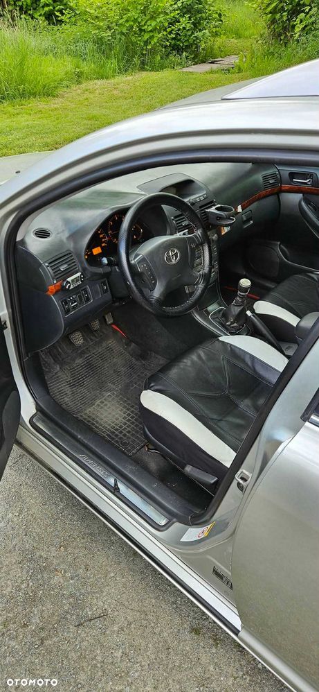Toyota Avensis - 5