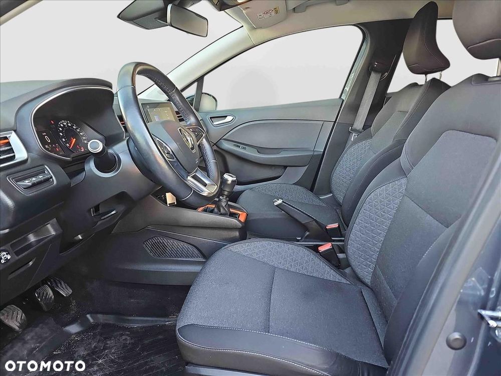 Renault Clio - 11