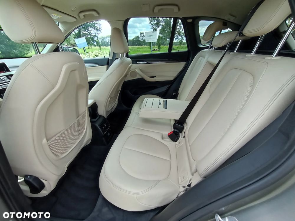 BMW X1 sDrive18d xLine - 23