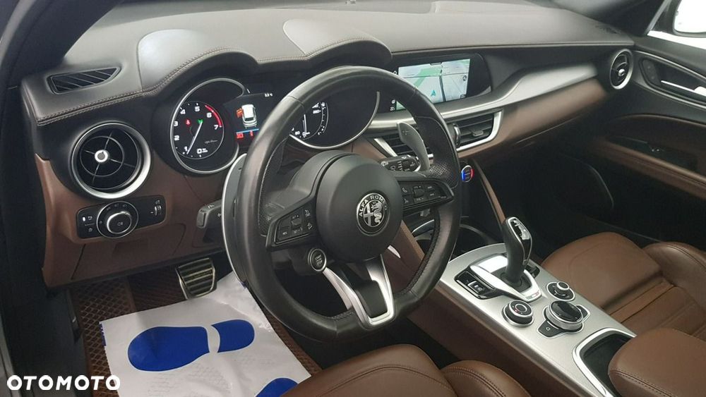 Alfa Romeo Stelvio - 15