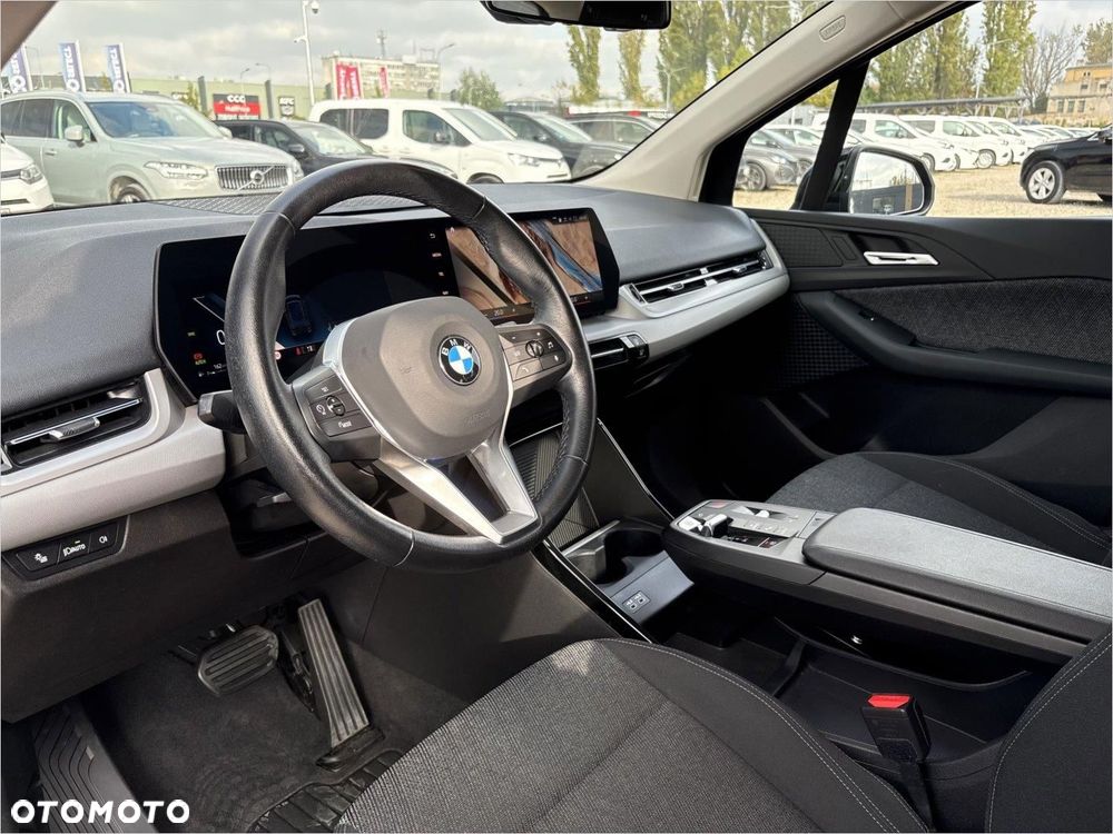 BMW Seria 2 218d - 10