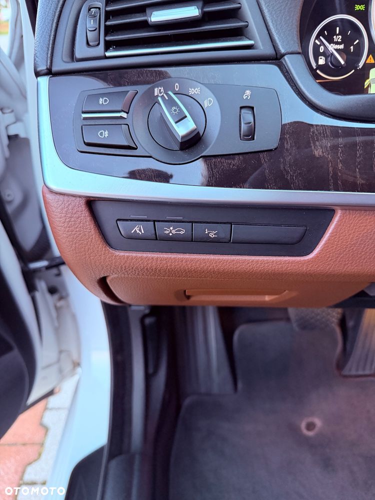 BMW Seria 5 530d xDrive Luxury Line - 14