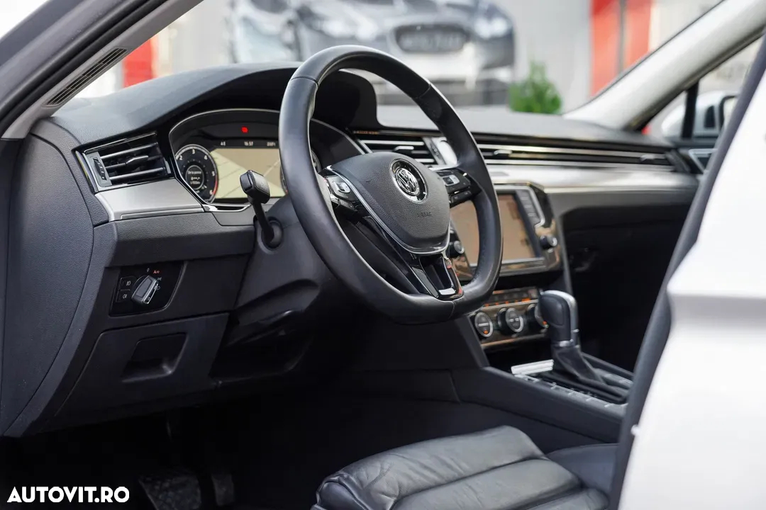 Volkswagen Passat Variant 2.0 TDI DSG 4Motion Highline - 3