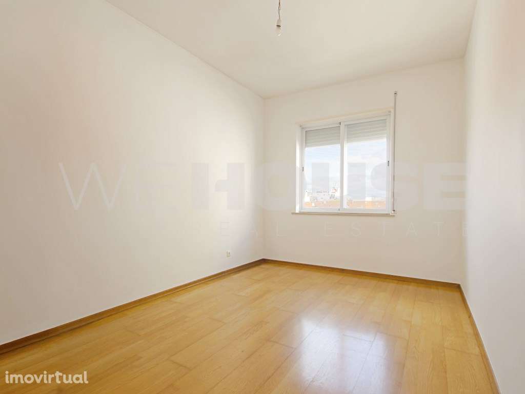 T2 perto do Terminal rodo-ferro-fluvial do Barreiro - Grande imagem: 3/20