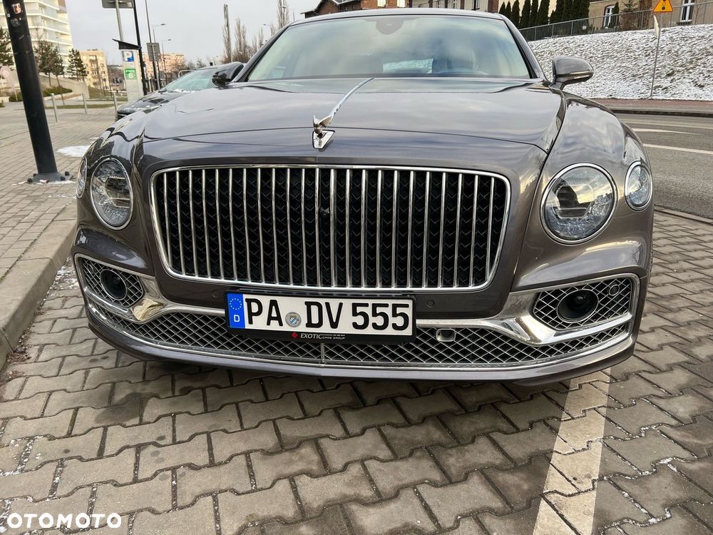 Bentley Flying Spur New V8 Mulliner - 11