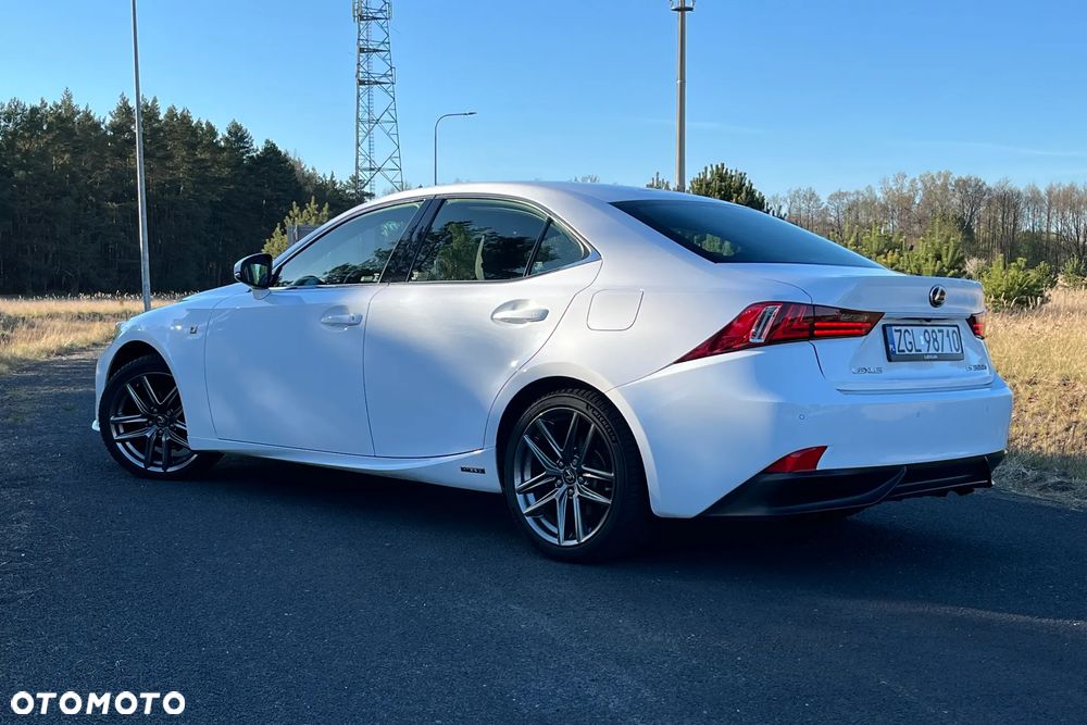 Lexus IS 300h F Sport - 28