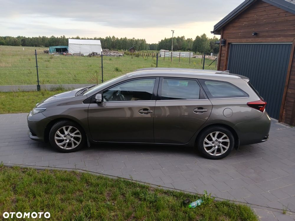Toyota Auris 1.6 Prestige - 1