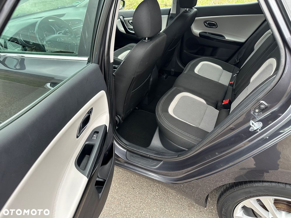 Kia Ceed 1.6 GDI Platinum Edition - 23