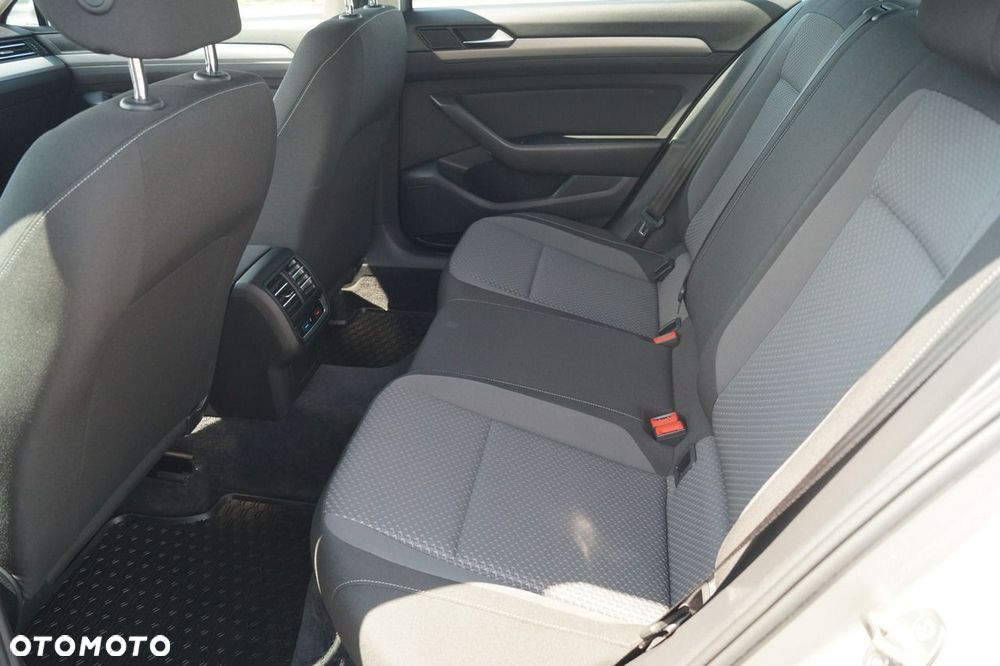Volkswagen Passat - 6
