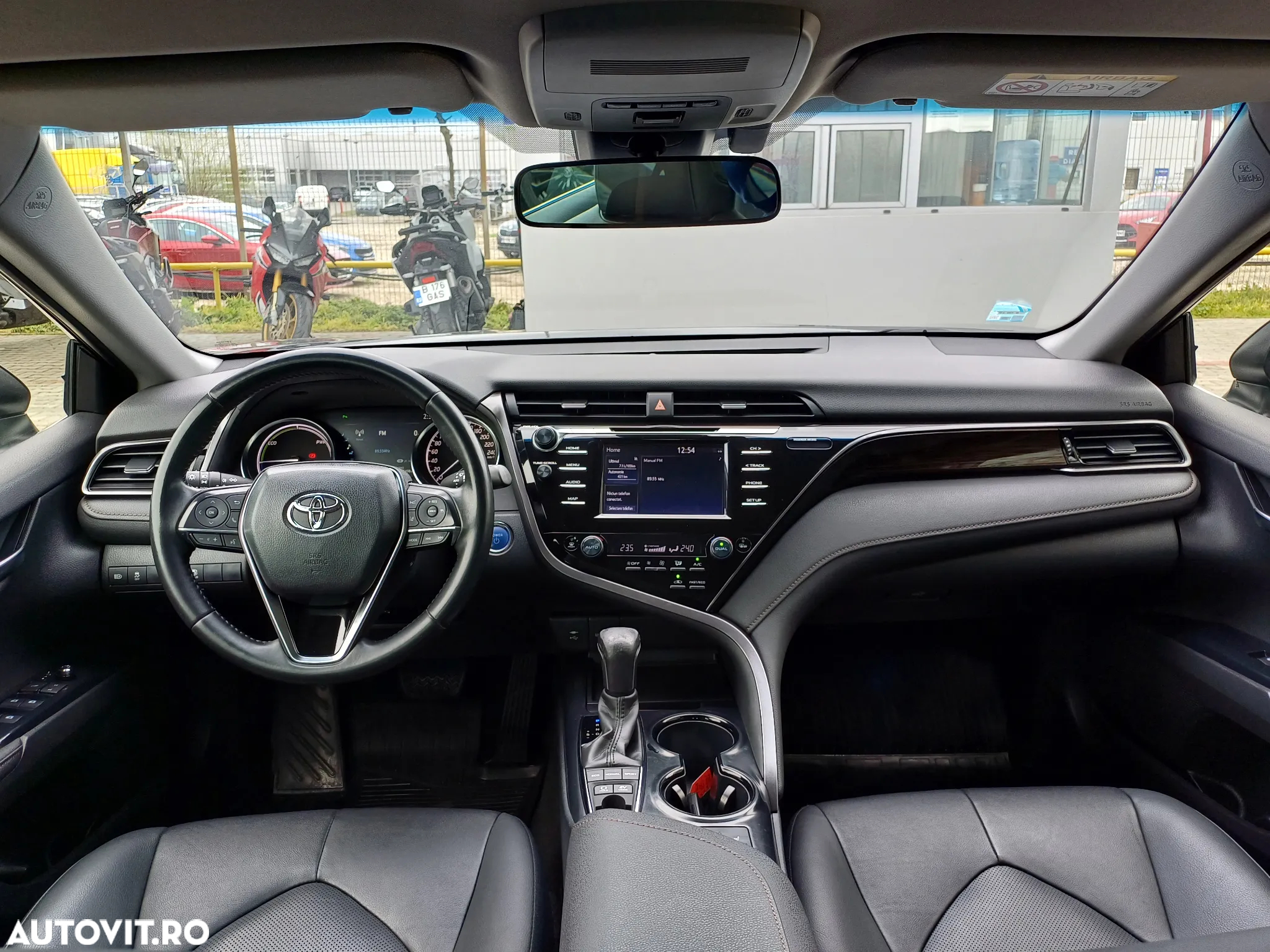 Toyota Camry 2.5 Hybrid Business - 11
