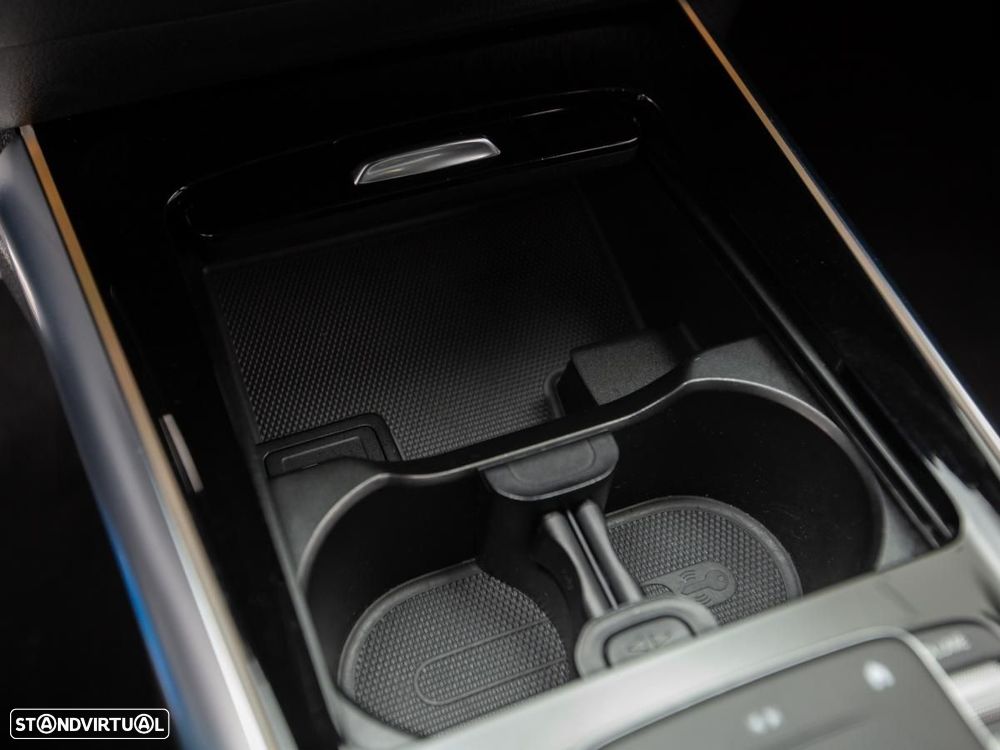 Mercedes-Benz GLA 250 e 8G-DCT AMG Line - 24