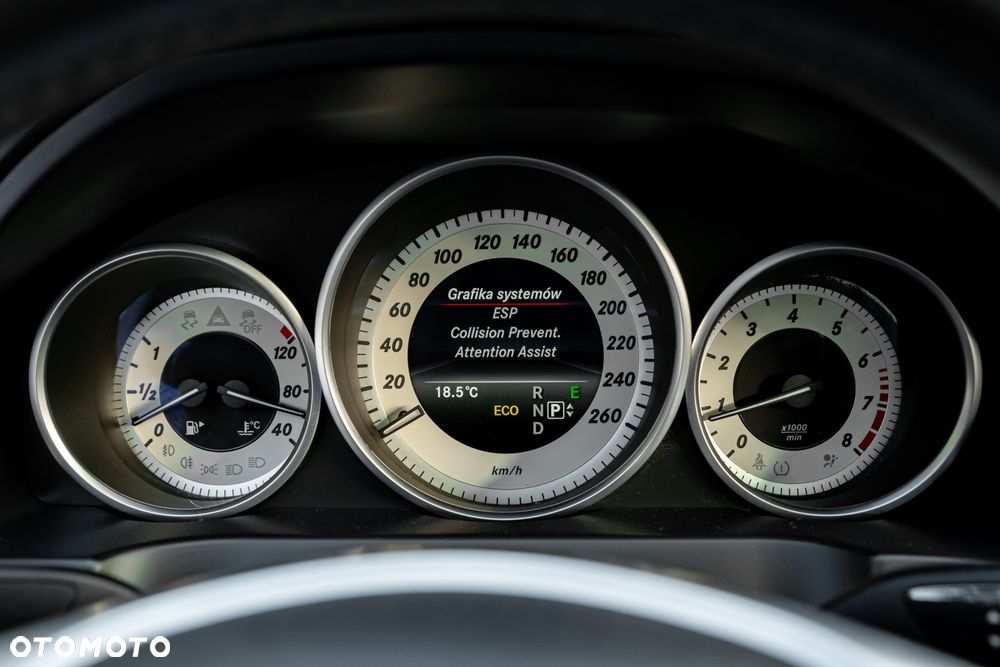 Mercedes-Benz Klasa E 250 7G-TRONIC - 31