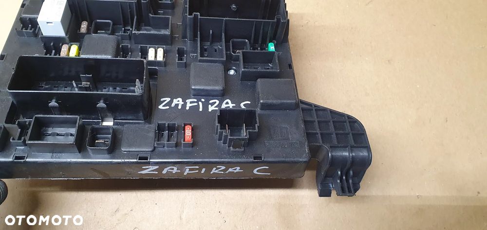 Moduł BSI skrzynka bezpieczników Opel Zafira C 13368651 365927271 - 6