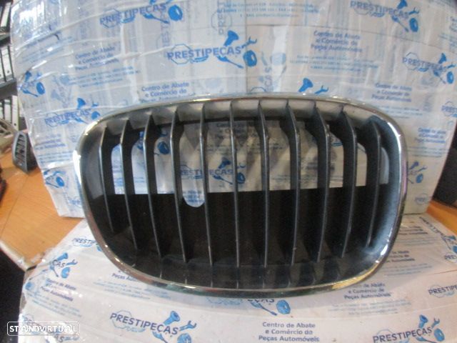 Grelha Friso 7324390 7239022 BMW F20 2014 116Ed 115CV 5P AZUL FRT DRT DANIFICADO GRE PC FRT - 1