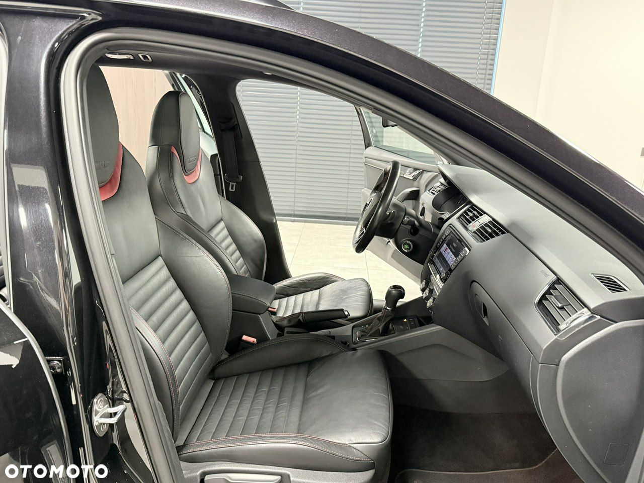Skoda Octavia Combi 2.0 TDI DSG RS - 21