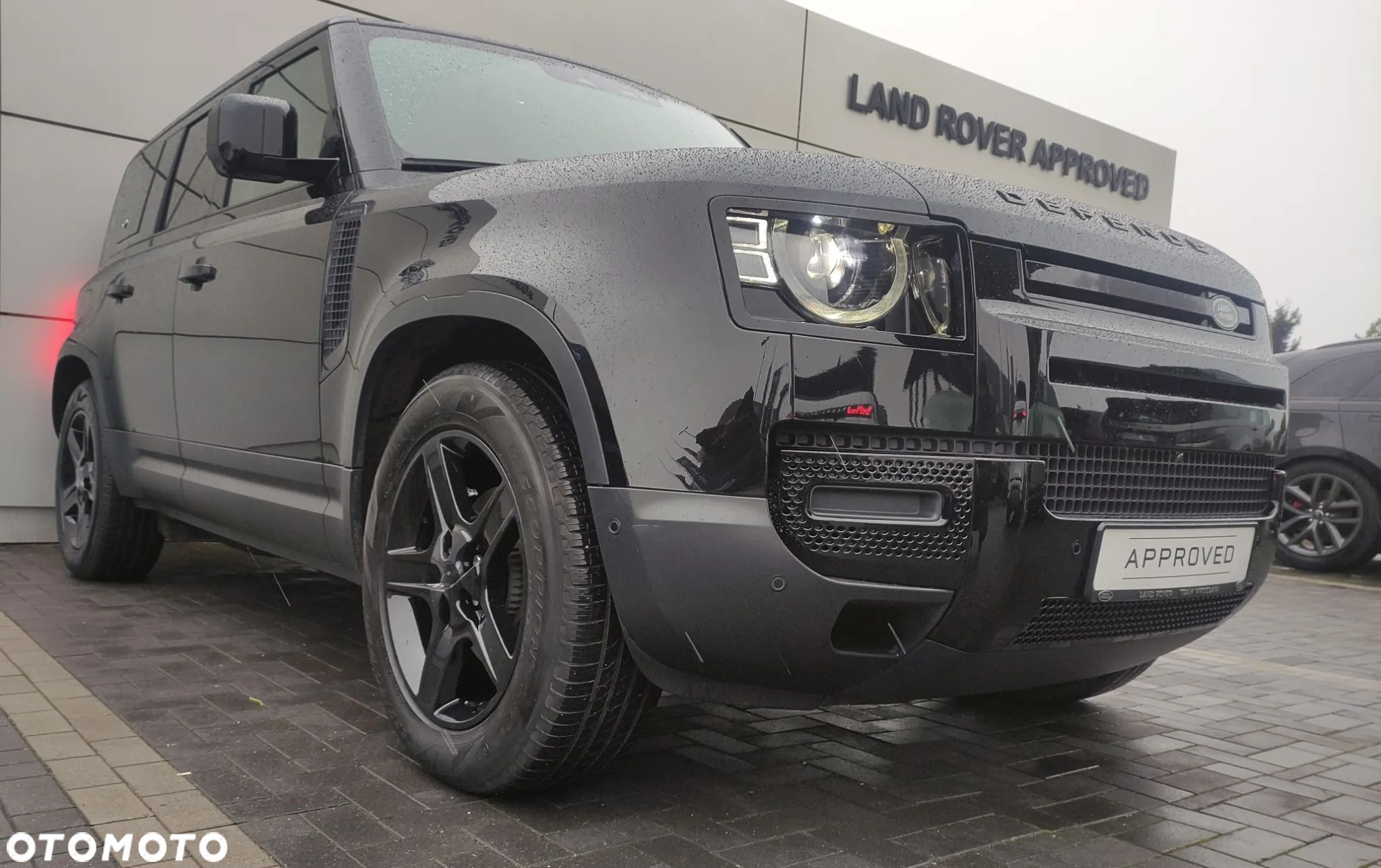 Land Rover Defender - 1