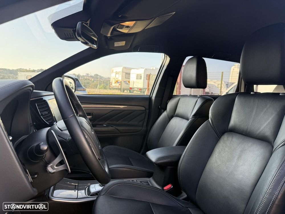Mitsubishi Outlander 2.4 Instyle - 22
