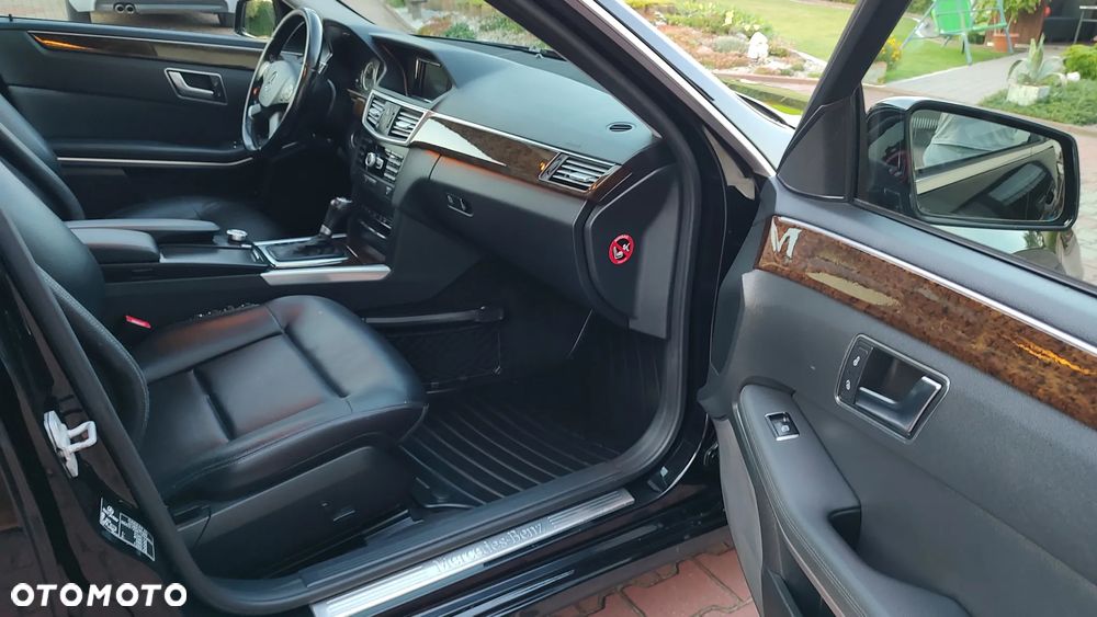 Mercedes-Benz Klasa E 200 NGT BlueEffICIENCY Elegance - 8