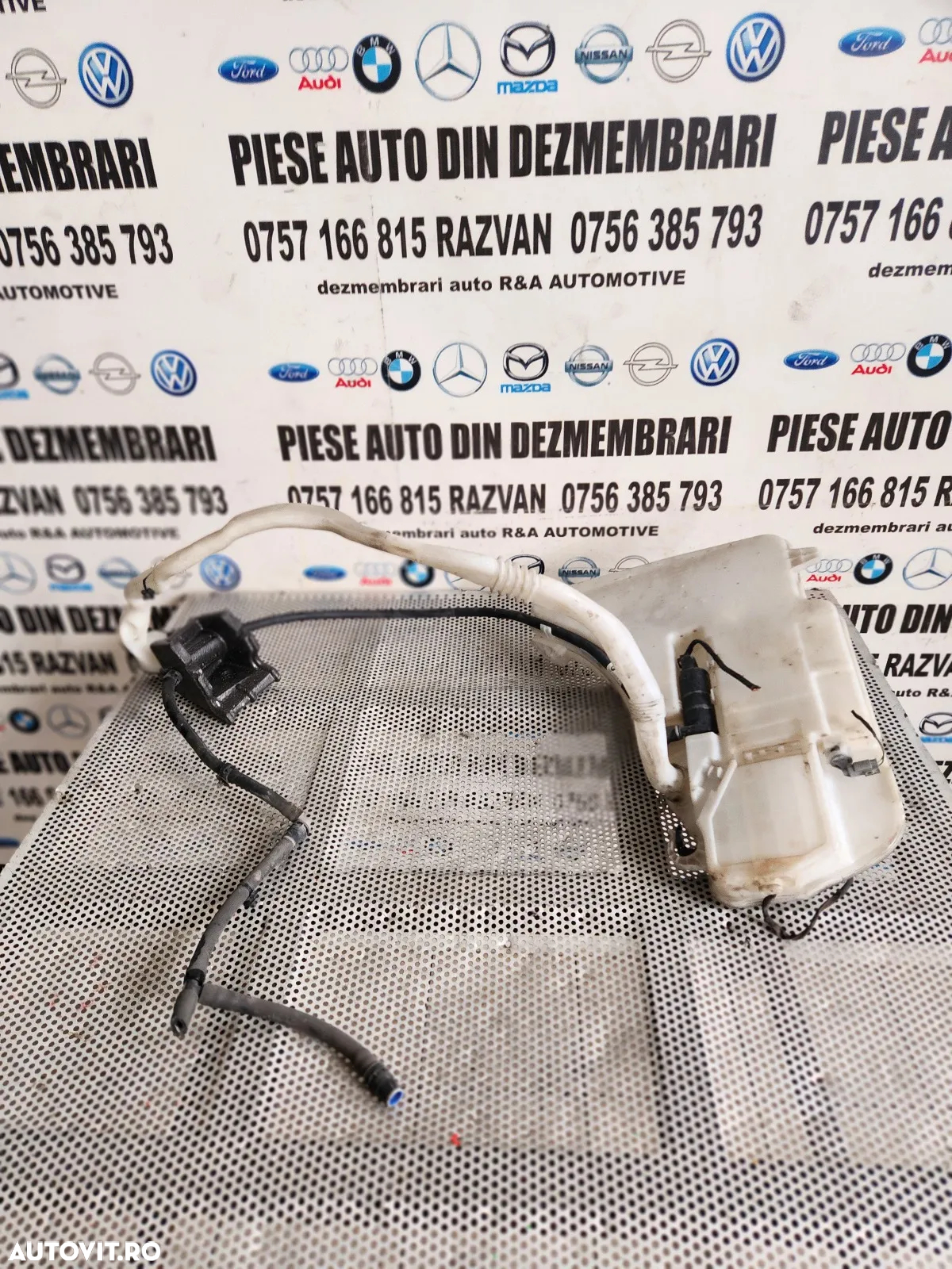 Bidonas Vas Lichid Parbriz Stropgel Complet Bmw Seria 7 F01 F02 F03 F04 Bidonas Lichid Parbriz Bmw - 3