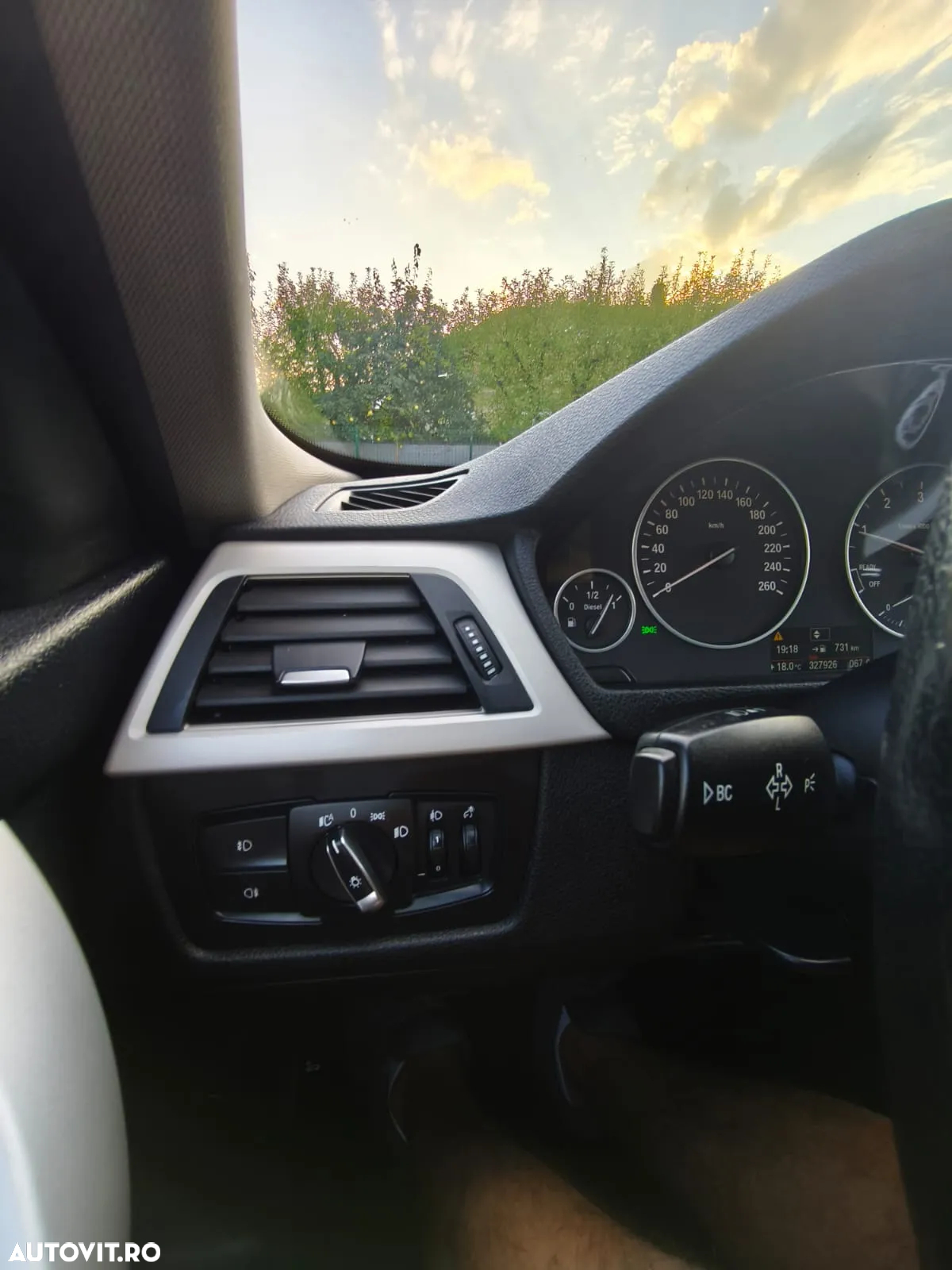 BMW Seria 3 318d Touring - 15