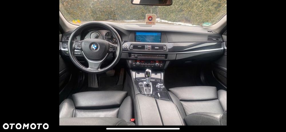 BMW Seria 5 525d - 12