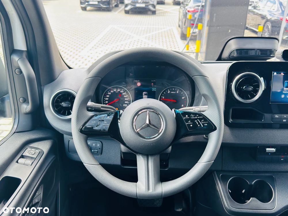 Mercedes-Benz 317 CDI Furgon długi PRO Brygadowy 7 osób - 18