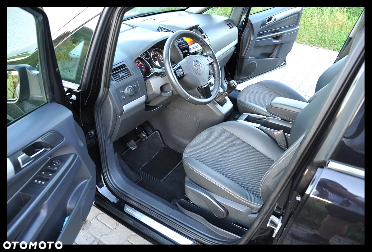 Opel Zafira 1.8 Cosmo - 23