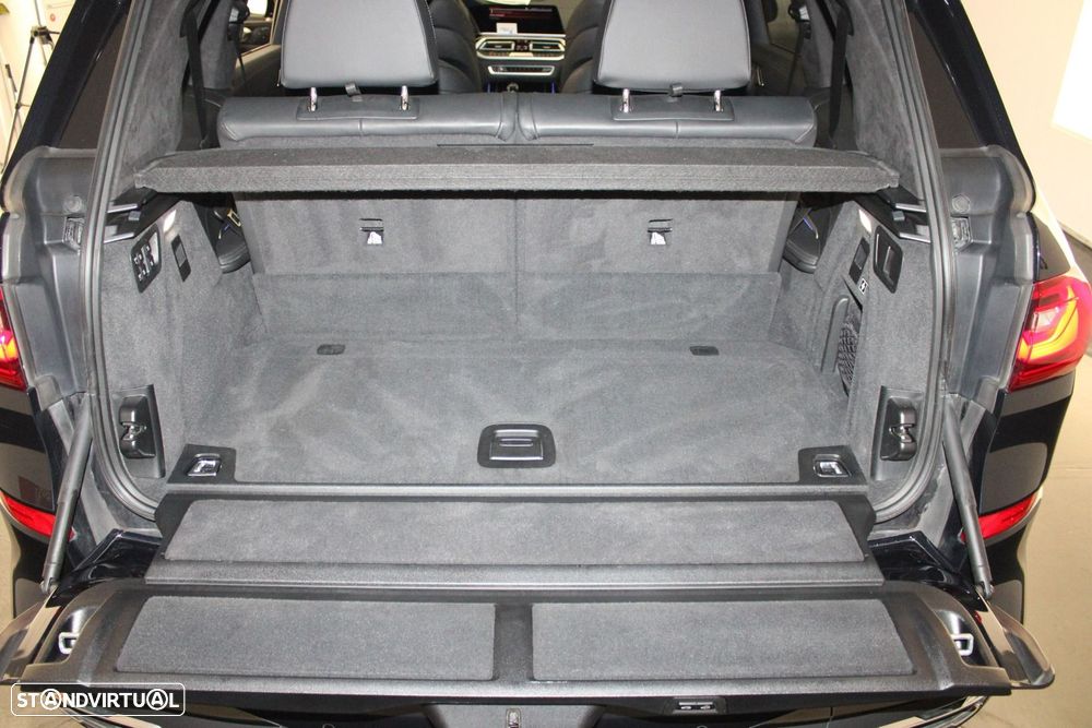 BMW X7 40 d xDrive Pack M — fotografia 54