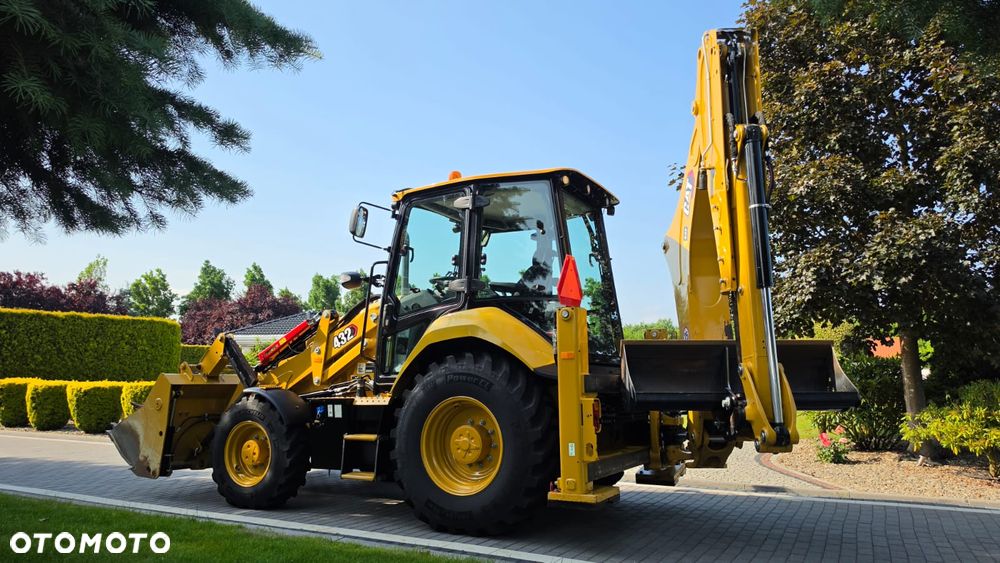 Caterpillar KOPARKO ŁADOWARKA CAT 432. 101 KONI. AUTOMATYCZNA SKRZYNIA BIEGÓW.  JOYSTICK. 3 ŁYŻKI. ROK PRODUKCJI 2023. KUPOWANA I ODBIERANA W 2024. BARDZO MAŁY PRZEBIEG JEDYNE 325 MTh. KLIMATYZACJA.  WEBASTO. STAN JAK FABRYCZNIE NOWA - 8