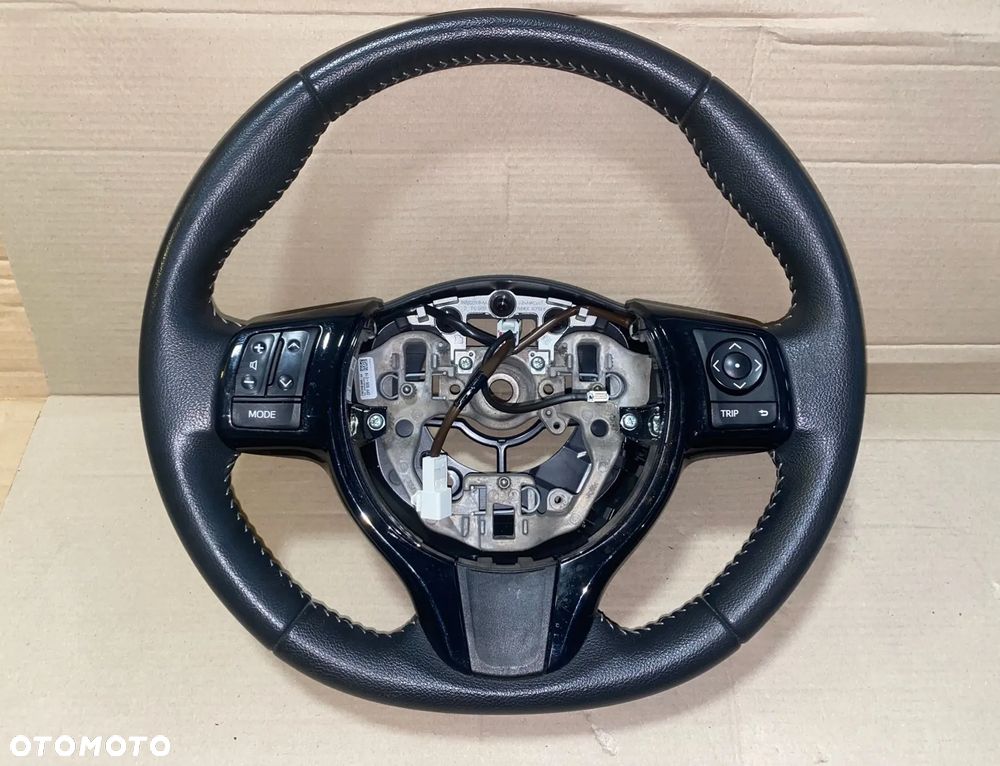 Kierownica multifunkcyjna Toyota Yaris III 2019r. OE - 2
