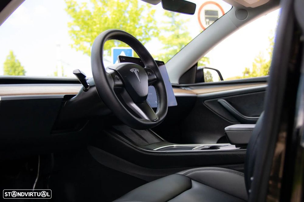 Tesla Model Y - 31