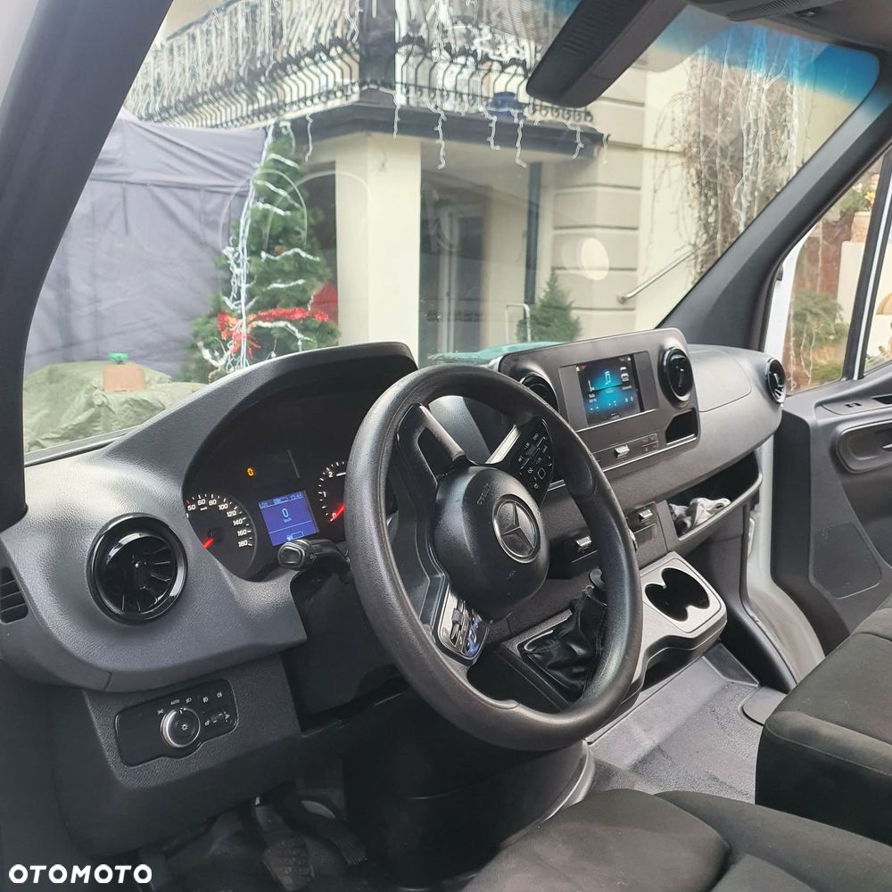 Mercedes-Benz Sprinter - 9