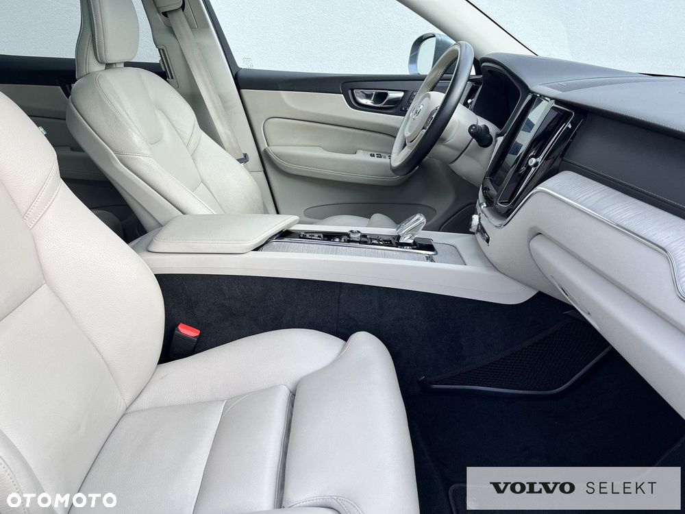 Volvo XC 60 - 32