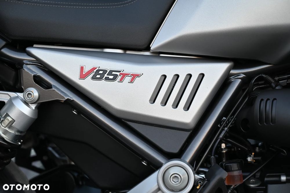 Moto Guzzi V85 - 32
