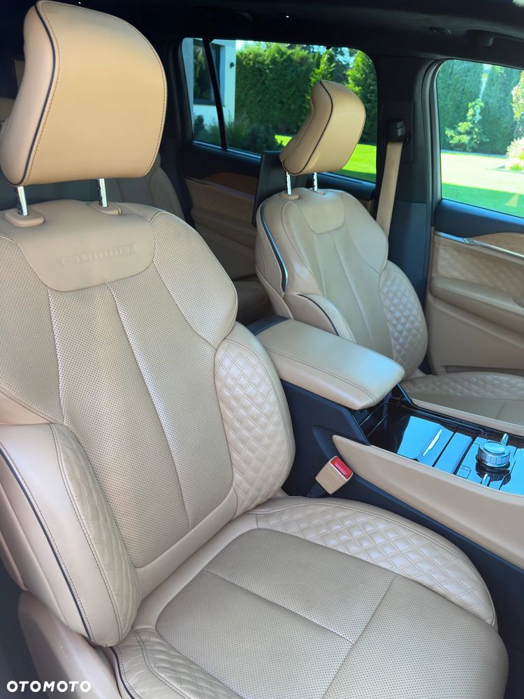Jeep Grand Cherokee - 21