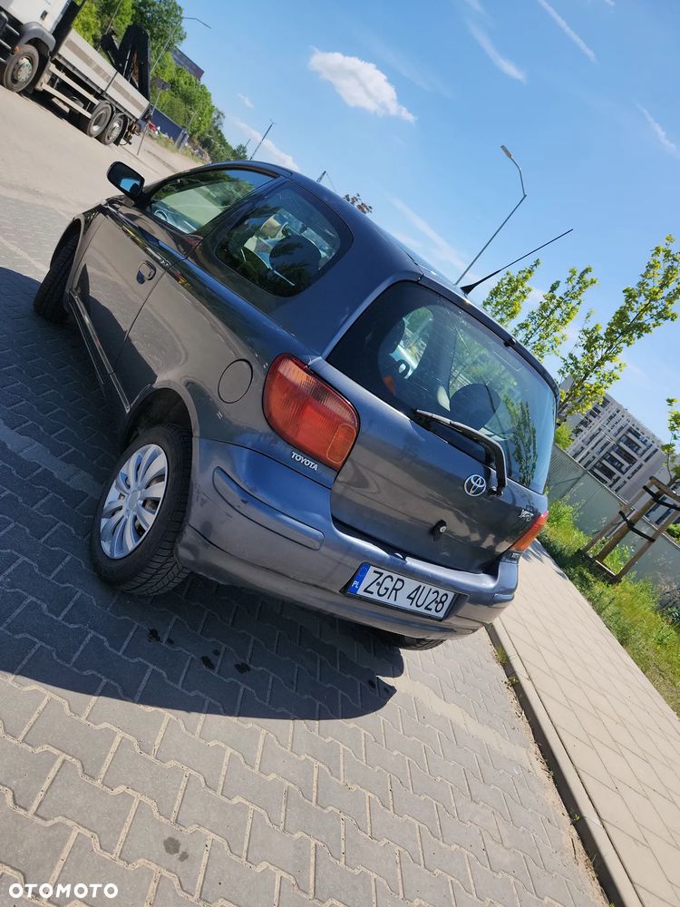 Toyota Yaris 1.0 Sol - 4