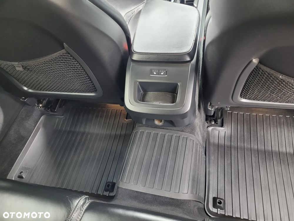 Volvo V90 Cross Country - 13