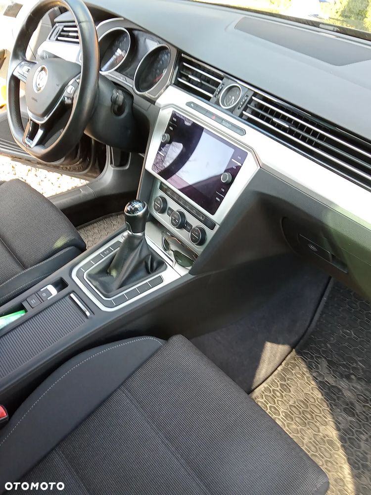 Volkswagen Passat - 16