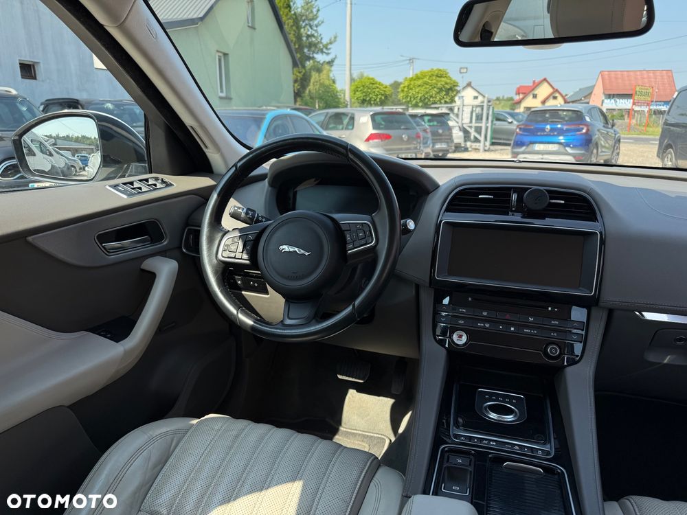 Jaguar F-Pace - 11