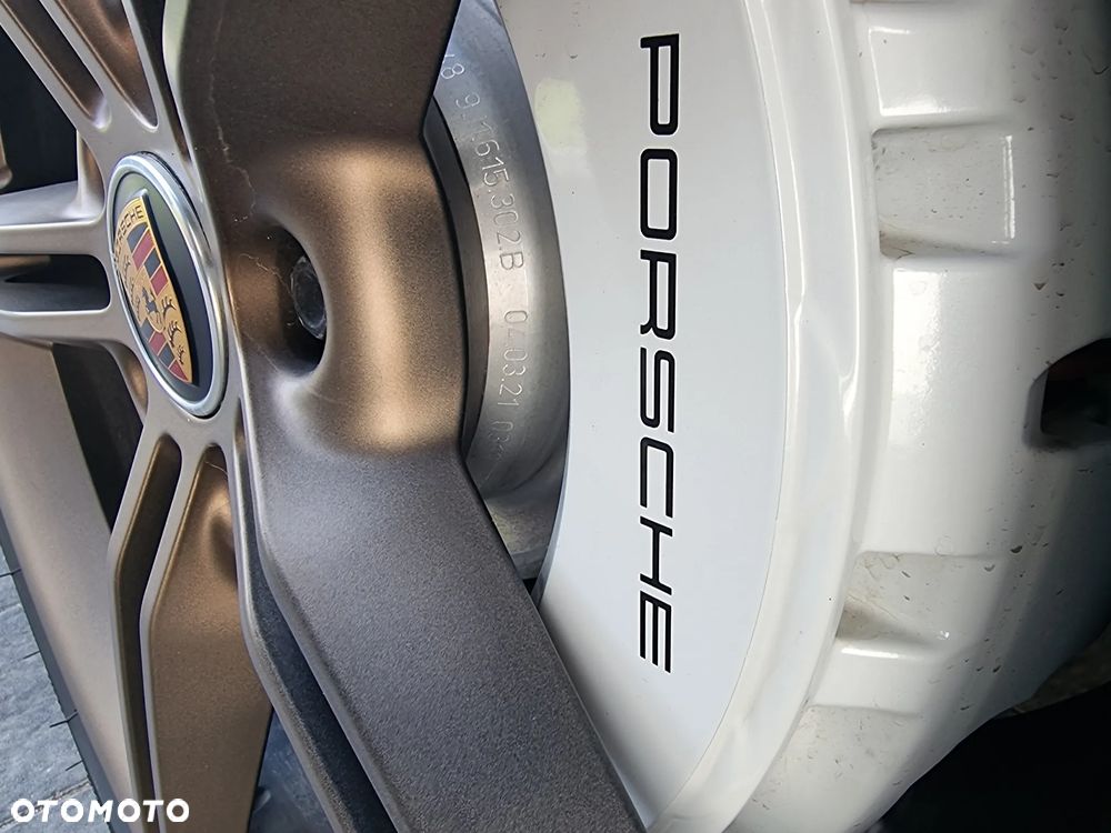 Porsche Taycan Turbo - 10