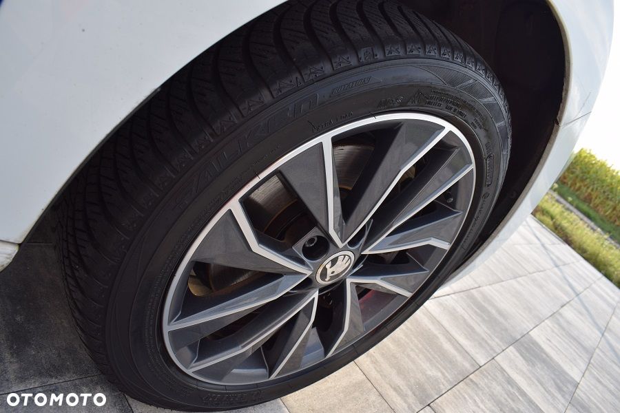 Skoda RAPID Spb 1.0 TSI Drive - 24