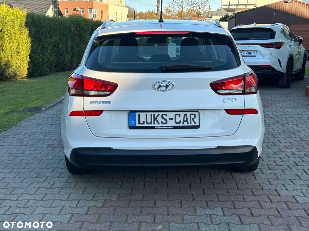 Hyundai i30 blue Kombi 1.4 Trend - 4