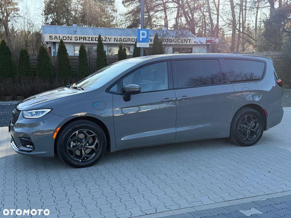 Chrysler Pacifica - 11