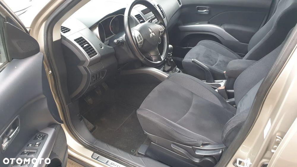 Mitsubishi Outlander 2.0 DI-D 4WD Invite - 6