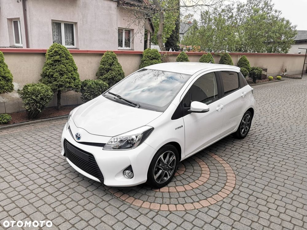 Toyota Yaris Hybrid 100 Premium - 4